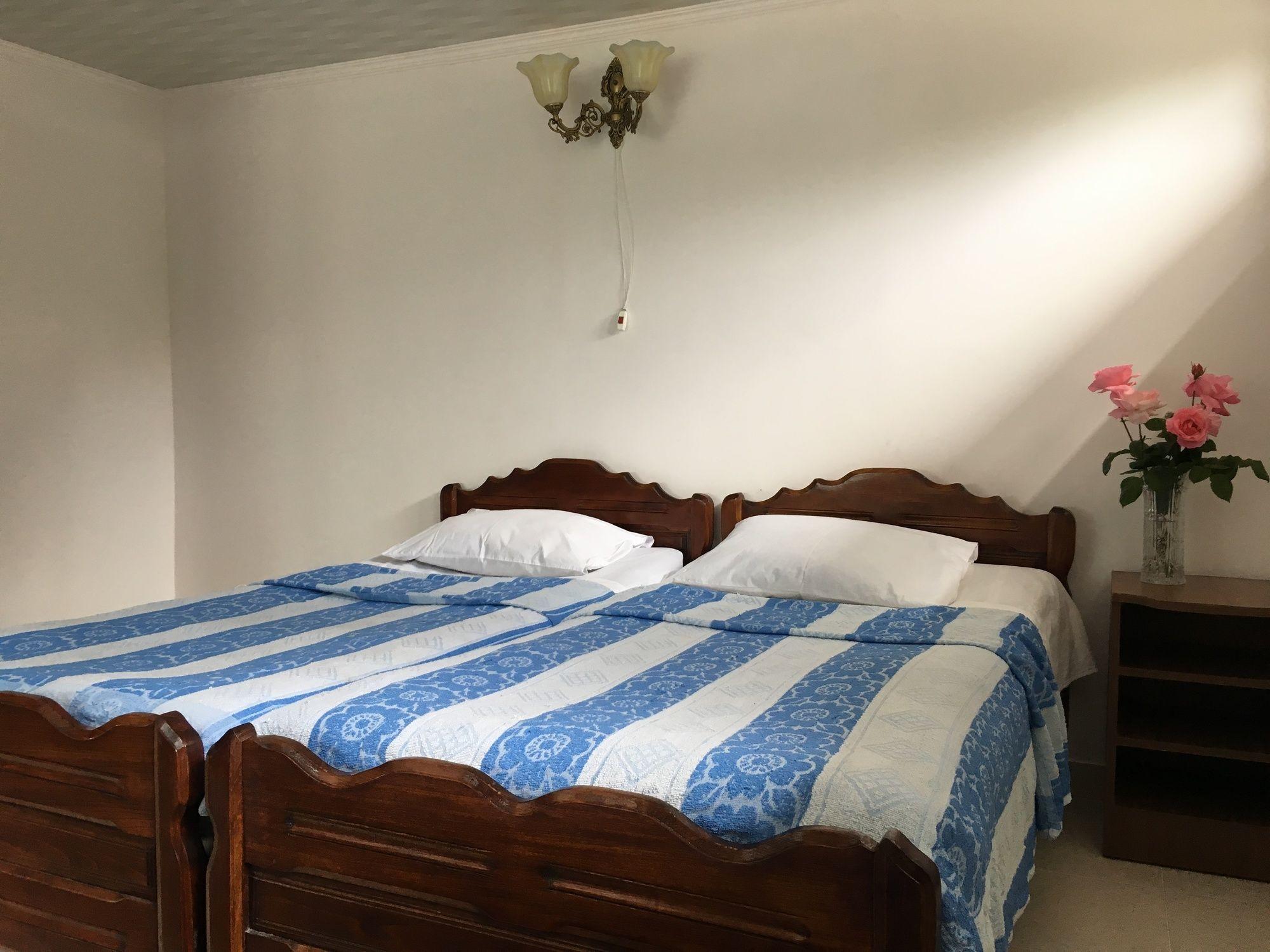 White Guest House Batumi Bagian luar foto