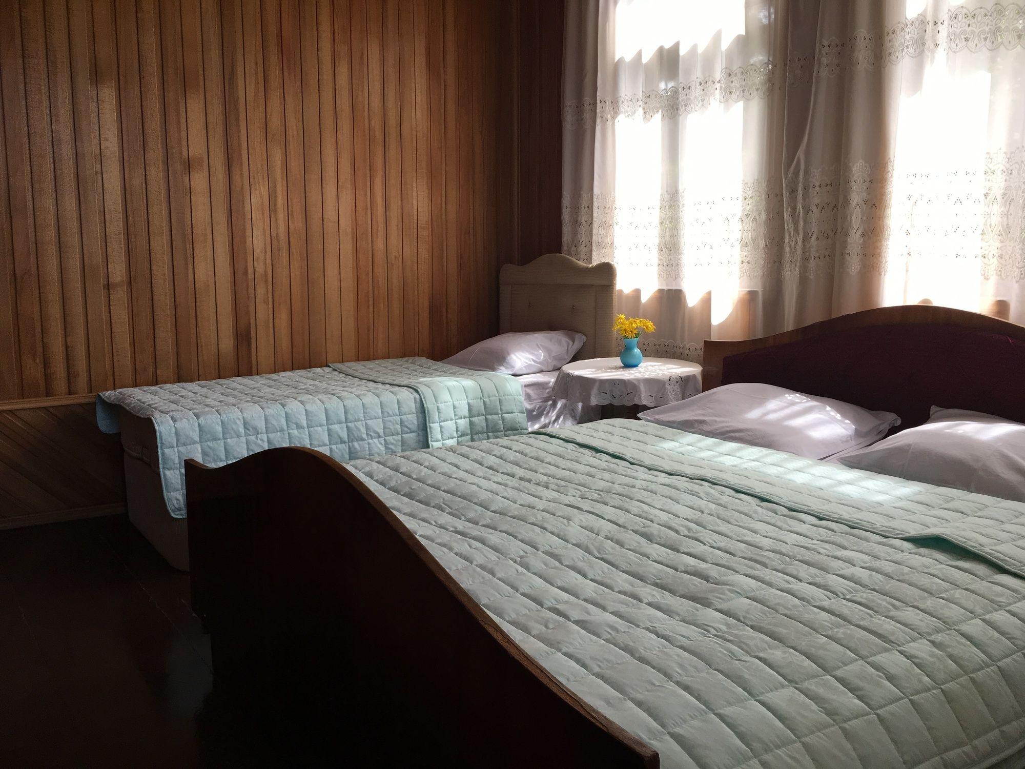 White Guest House Batumi Bagian luar foto