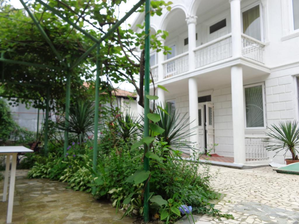 White Guest House Batumi Ruang foto