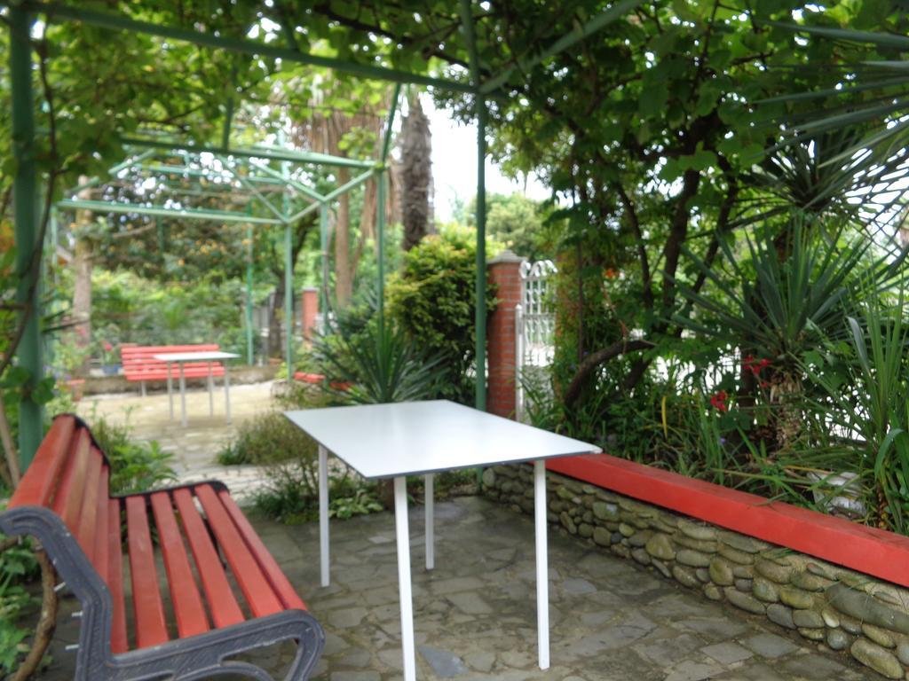 White Guest House Batumi Ruang foto