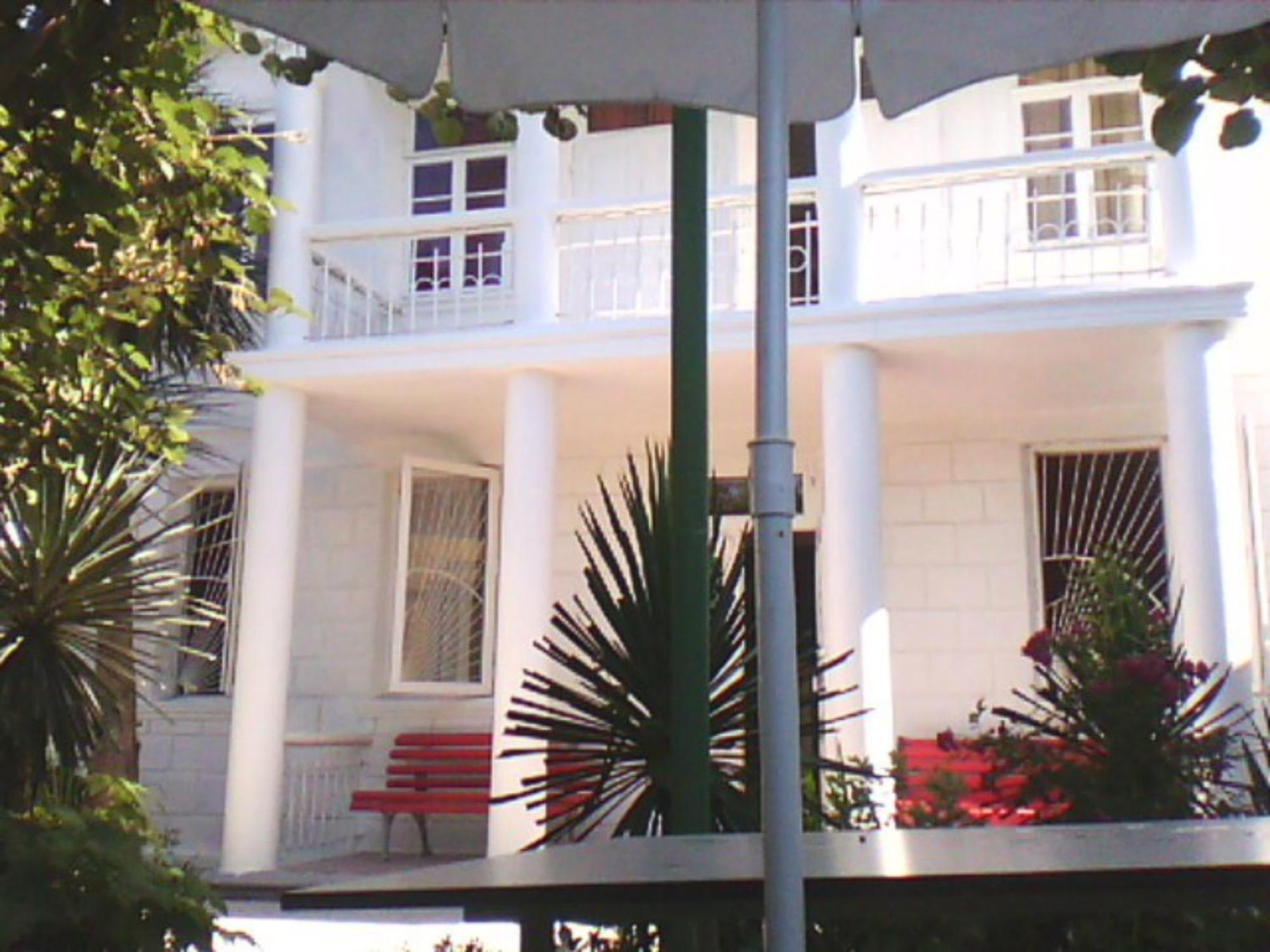 White Guest House Batumi Bagian luar foto
