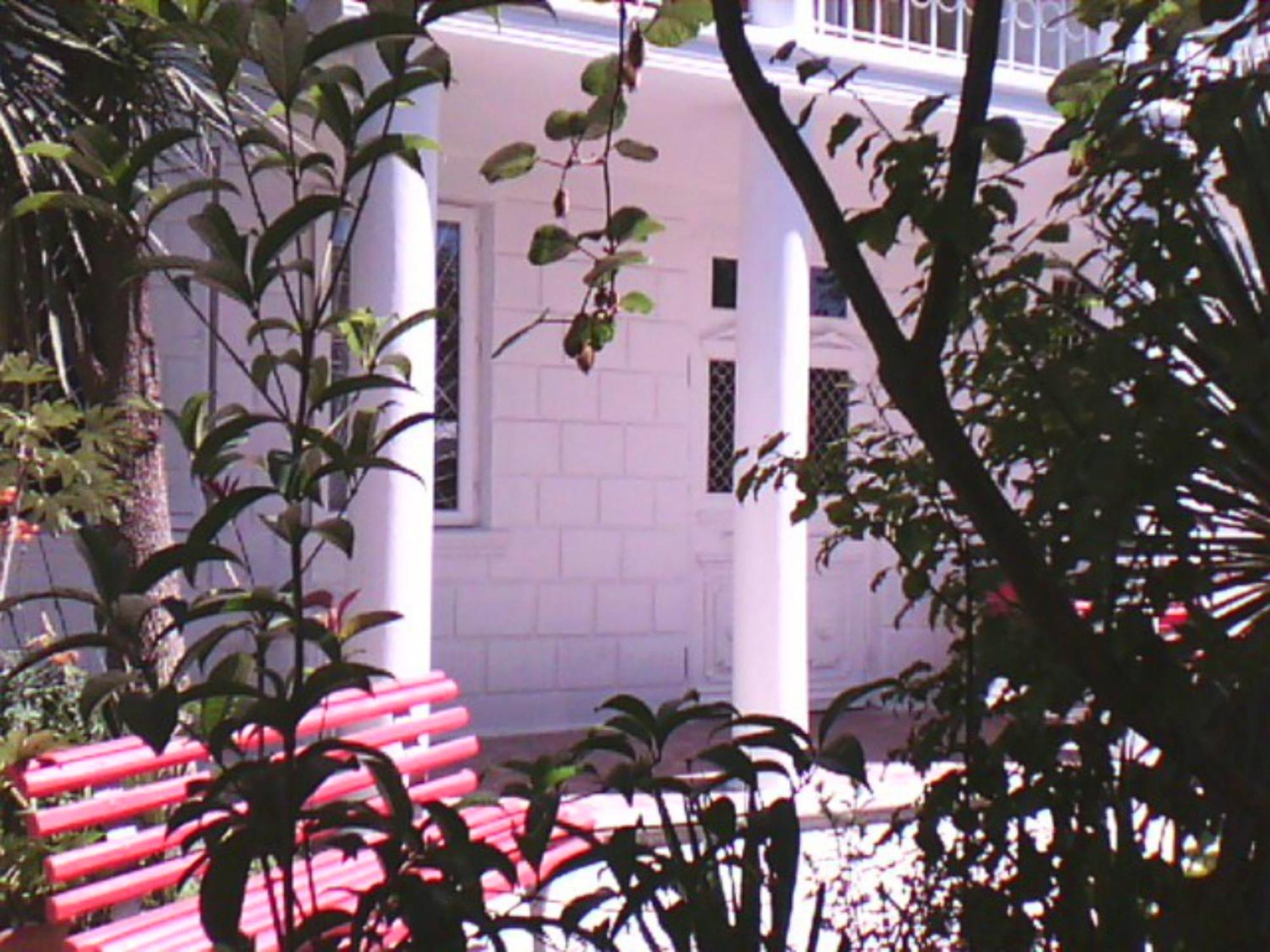 White Guest House Batumi Bagian luar foto