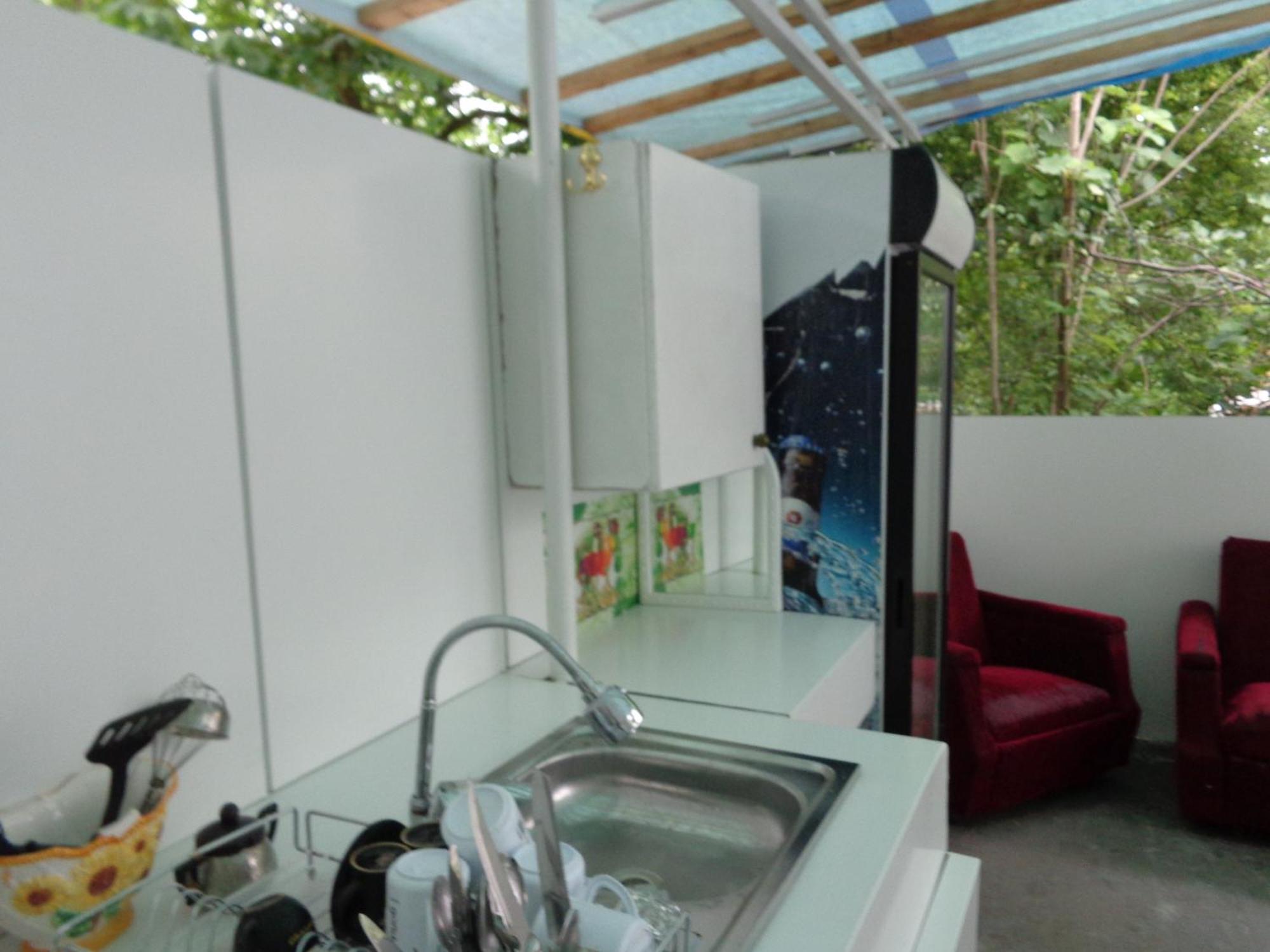 White Guest House Batumi Ruang foto