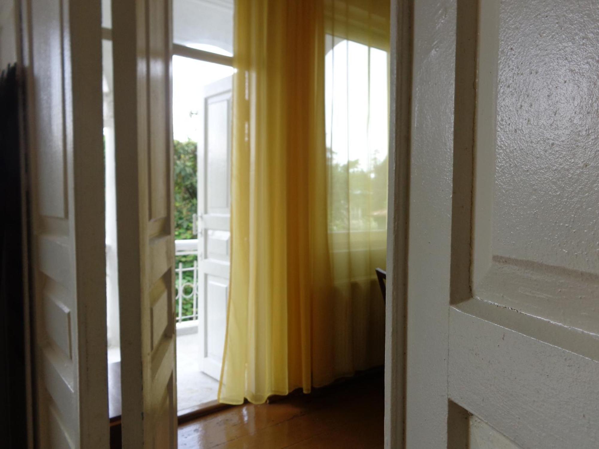 White Guest House Batumi Ruang foto