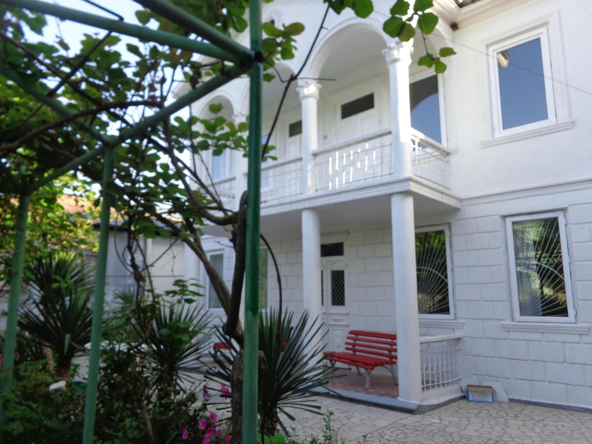 White Guest House Batumi Ruang foto