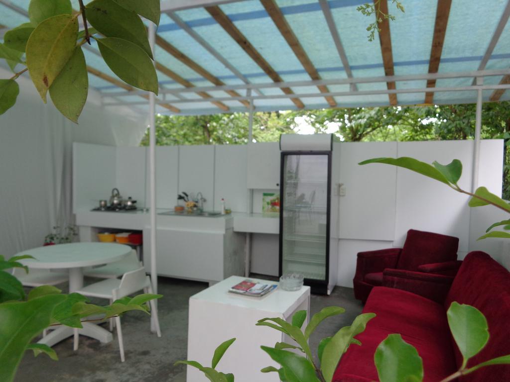 White Guest House Batumi Ruang foto