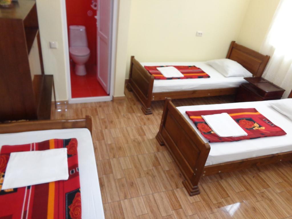 White Guest House Batumi Ruang foto