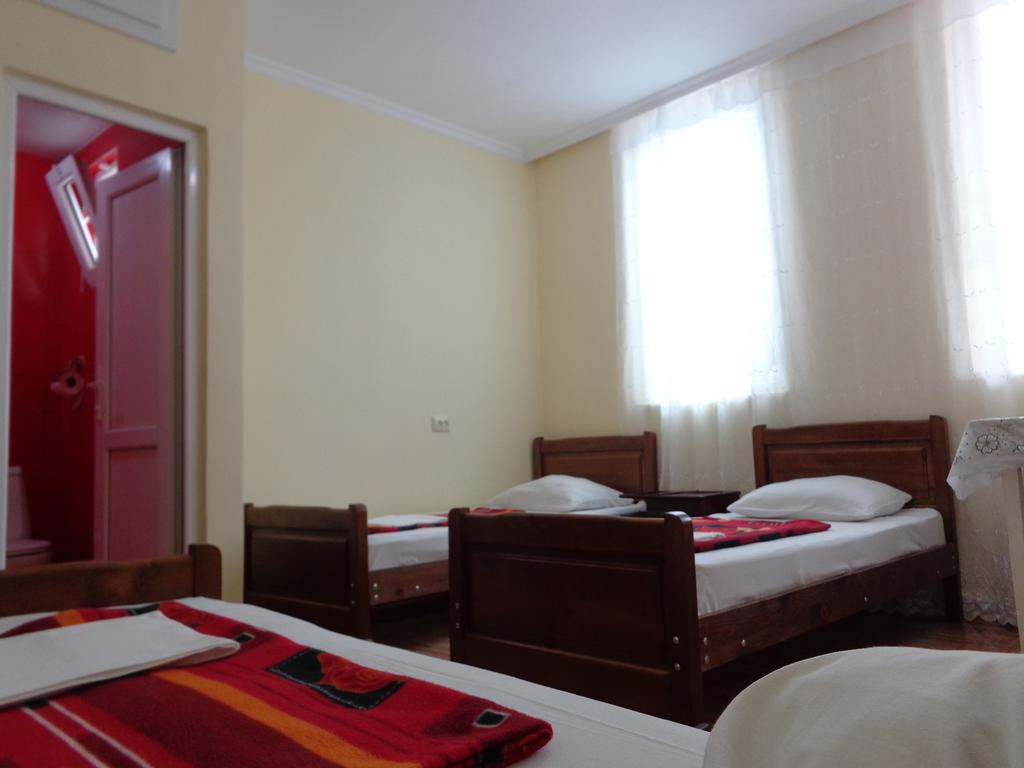 White Guest House Batumi Ruang foto