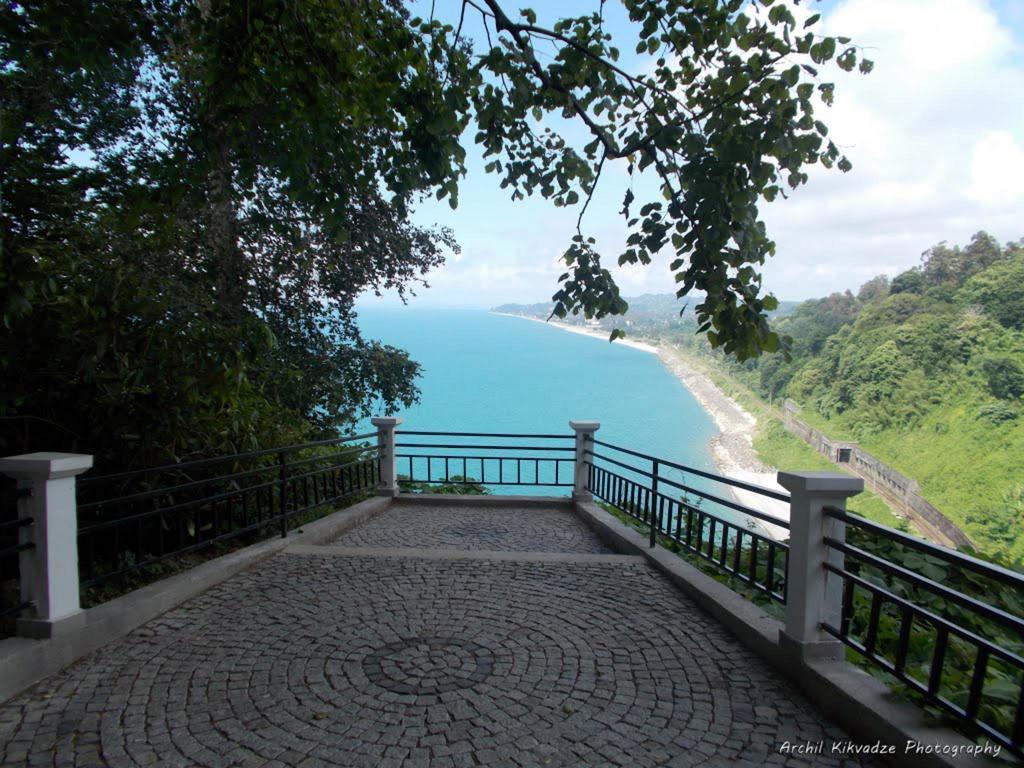 White Guest House Batumi Bagian luar foto