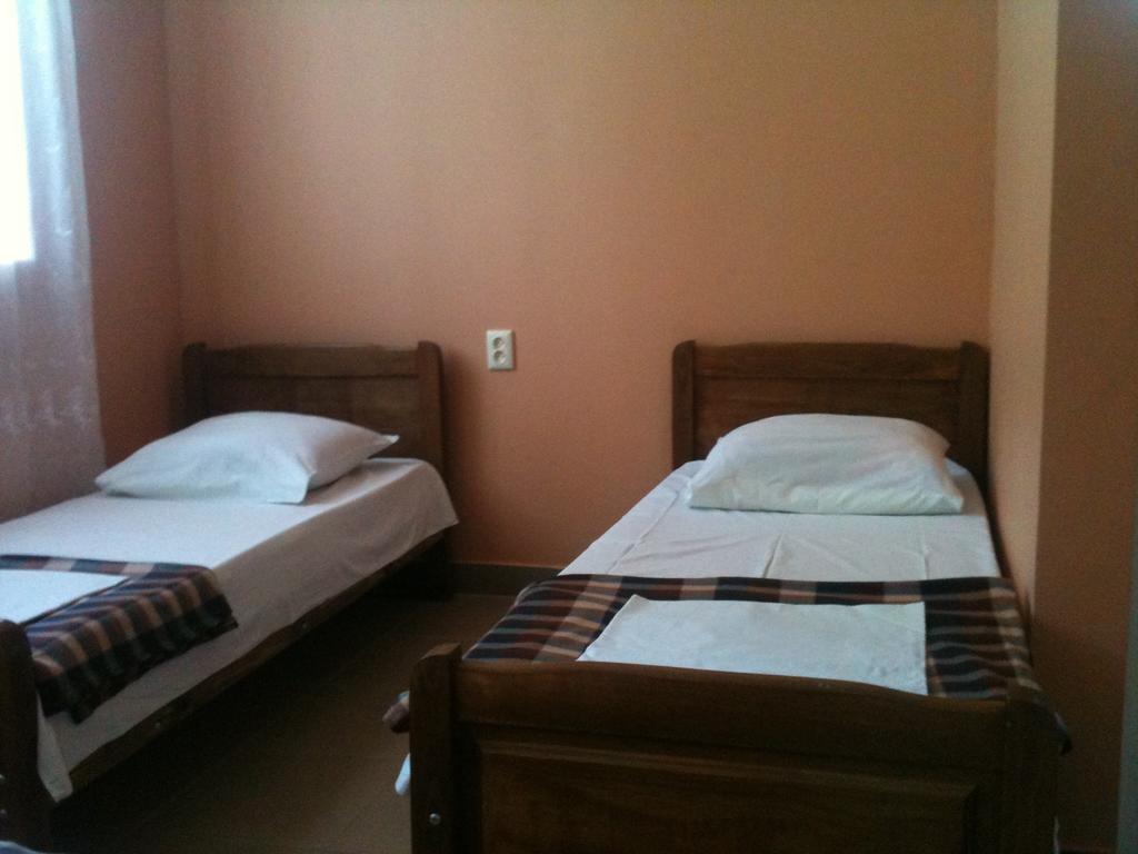 White Guest House Batumi Ruang foto