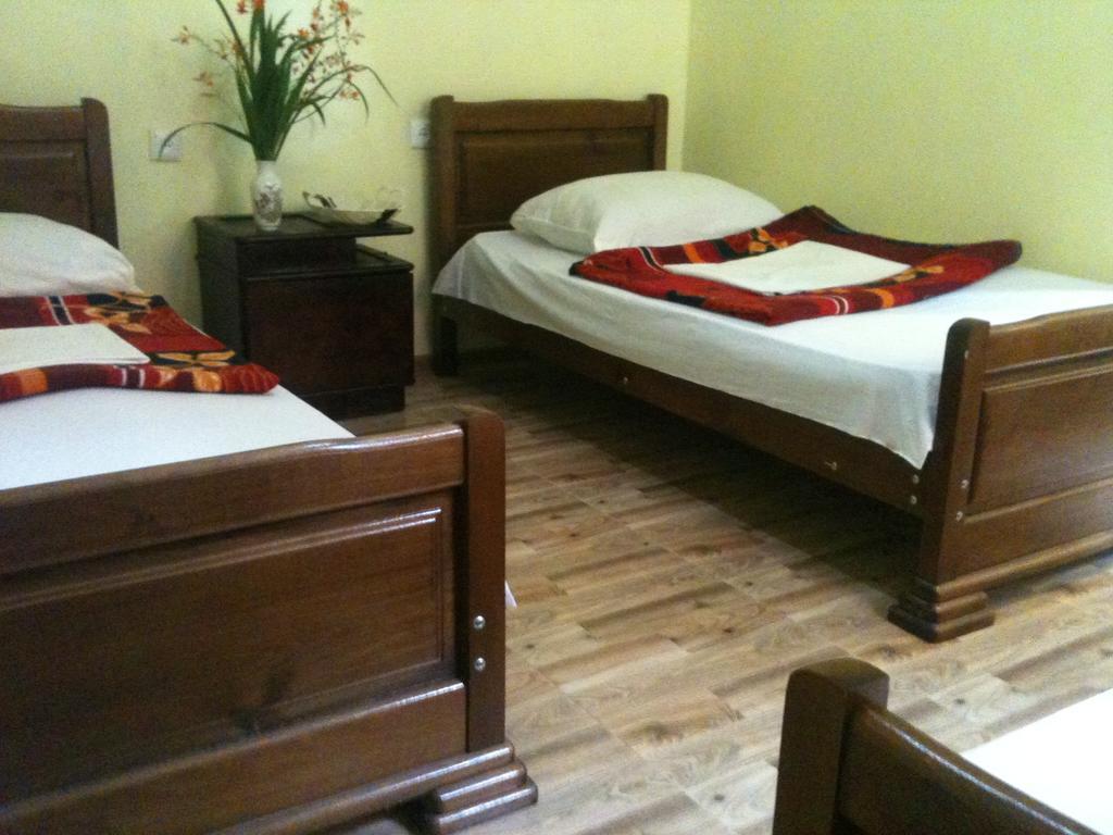 White Guest House Batumi Ruang foto
