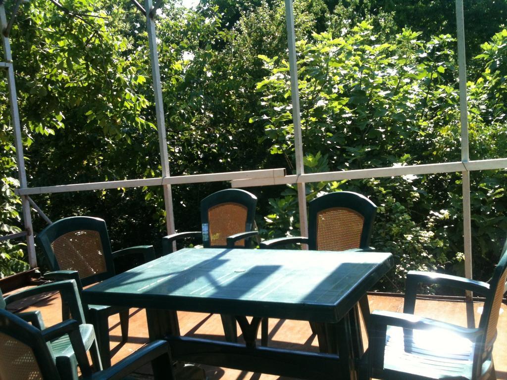 White Guest House Batumi Bagian luar foto
