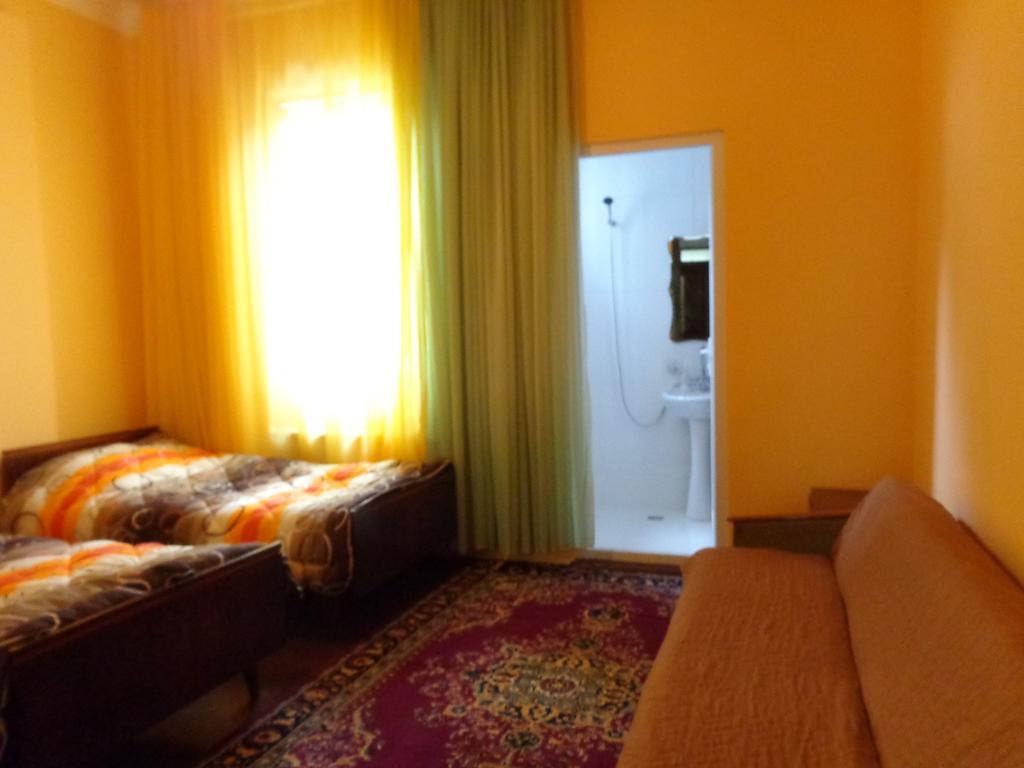 White Guest House Batumi Bagian luar foto