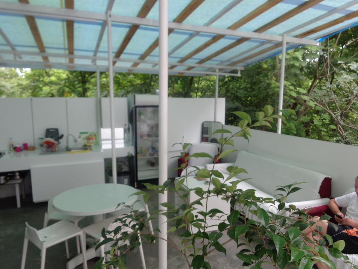 White Guest House Batumi Bagian luar foto